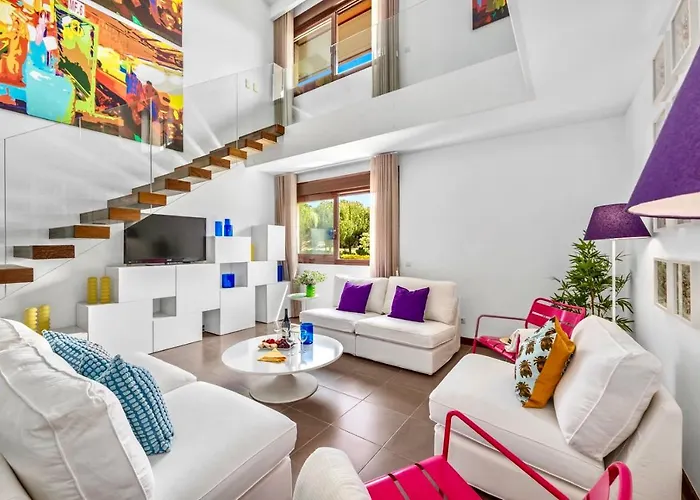 Апартаменты Algarve Duplex Retreat With Garden & Pool *