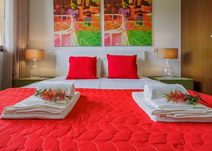 Algarve Duplex Retreat With Garden & Pool * Картейра