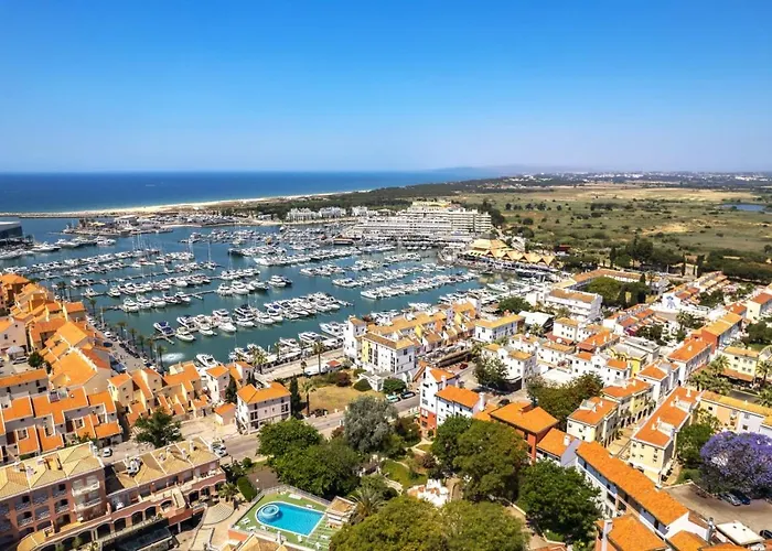 Апартаменты Algarve Duplex Retreat With Garden & Pool Картейра