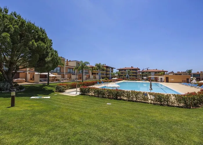 Апартаменты Algarve Duplex Retreat With Garden & Pool