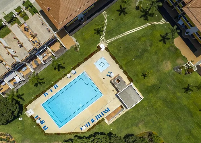 Algarve Duplex Retreat With Garden & Pool *
