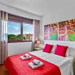 Algarve Duplex Retreat With Garden & Pool Διαμέρισμα *