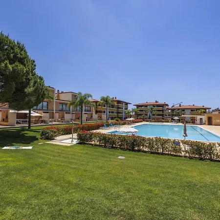 Apartmán Algarve Duplex Retreat With Garden & Pool