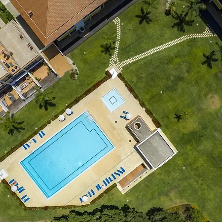 Algarve Duplex Retreat With Garden & Pool *